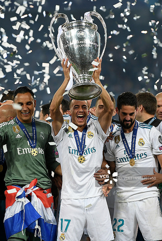 17\/18欧冠决赛:颁奖典礼举行 皇家马德里三连霸