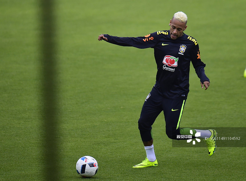 2018世界杯预选赛:巴西队训练备战 当家球星以